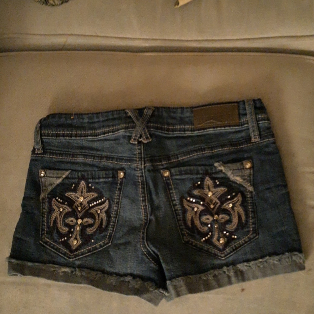 Shorts - Picture 2 of 3
